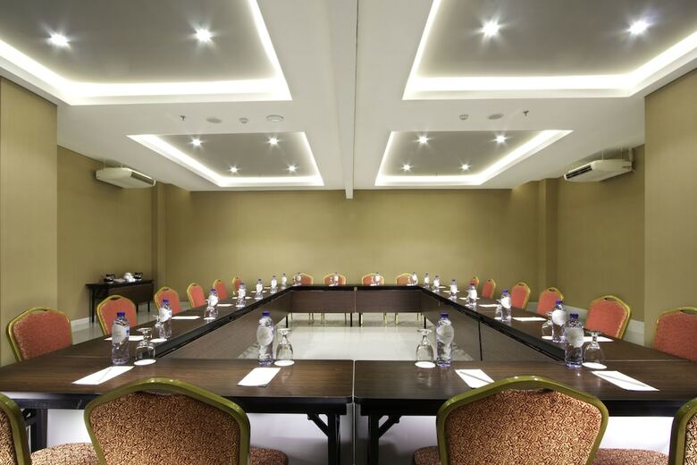 Hotel Whiz Prime Kelapa Gading