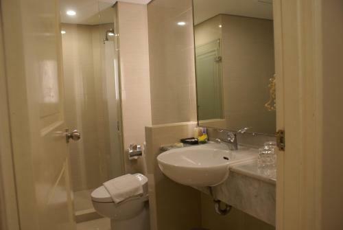 Grand Tropic Suites Hotel