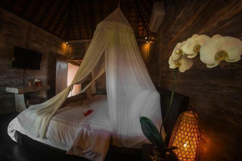 Flower Bud Bungalow Balangan