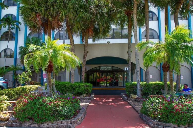 Hotel Clarion Inn & Suites Miami Airport