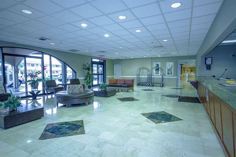 Hotel Clarion Inn & Suites Miami Airport