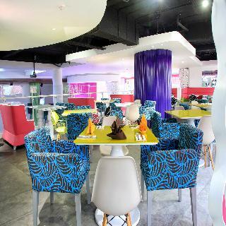Berry Glee Hotel