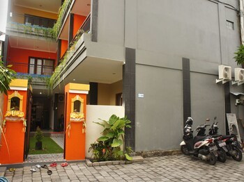 Hostal Rena Segara House