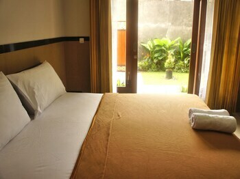 Hostal Rena Segara House