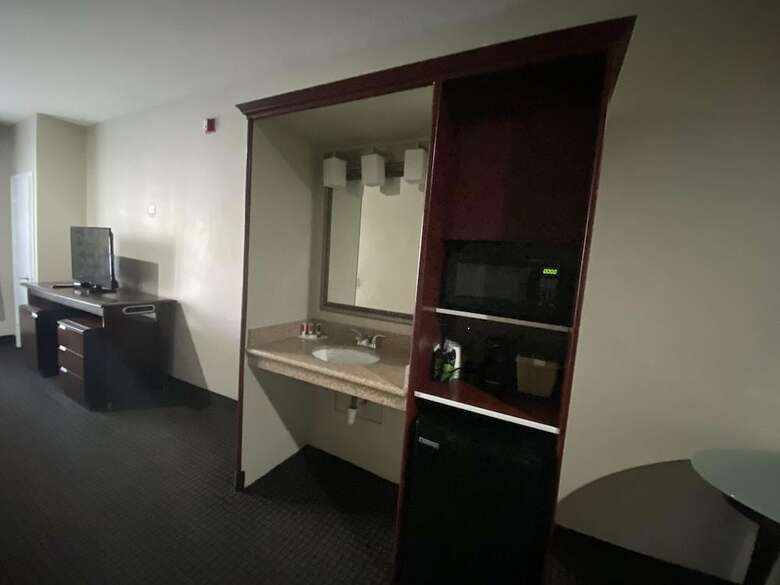 Hotel Comfort Suites North Academy