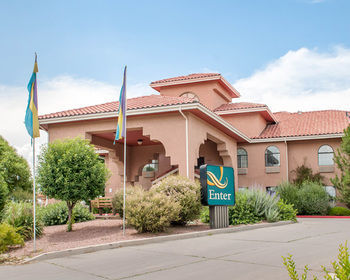 Hotel Quality Inn & Suites