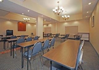 Hotel Comfort Suites Airport