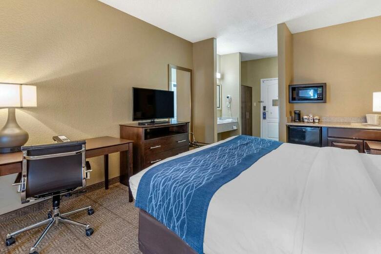 Hotel Comfort Inn & Suites