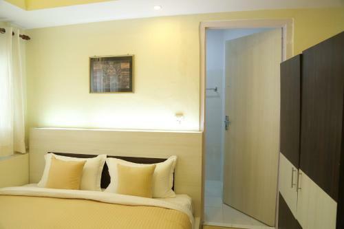 327 Thamel Hotel