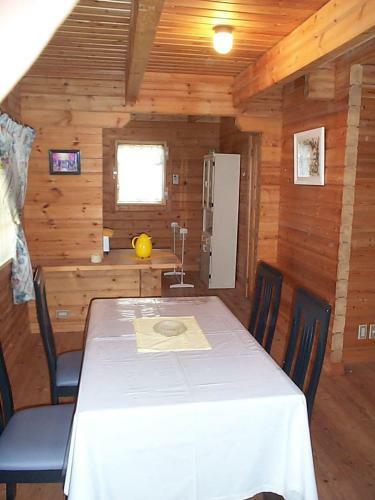 Cottage Mogi Log House