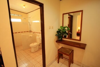 Lovina Beach Hotel
