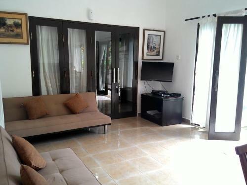 Lovina Villa Cinta