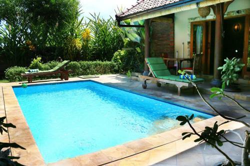 Lovina Beachhouse Villas