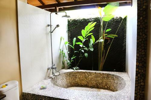 Lovina Beachhouse Villas