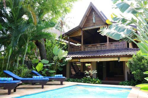 Lovina Beachhouse Villas