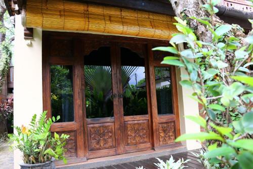 Lovina Beachhouse Villas