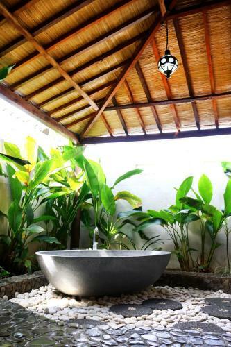 Lovina Beachhouse Villas