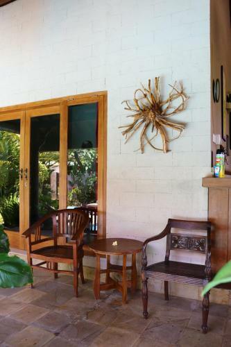 Lovina Beachhouse Villas