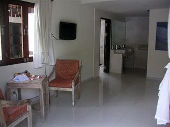 Hostal Frangipani Beach Hotel