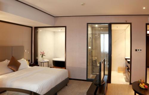 Golden City Hotel