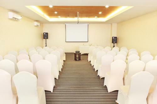 Hotel @hom Platinum Gowongan