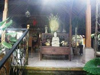 Hostal Pradha Guest House And Restaurant