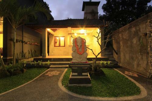 Hostal Pekak Mangku Guest House