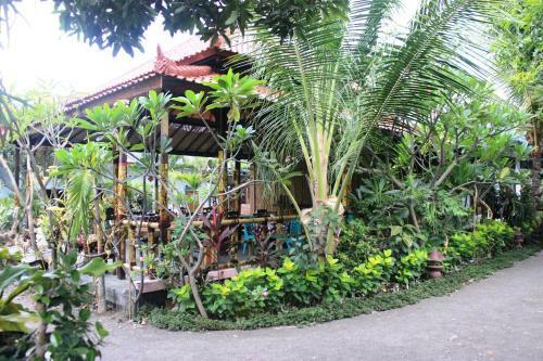 Hostal Mami Inn Menjangan