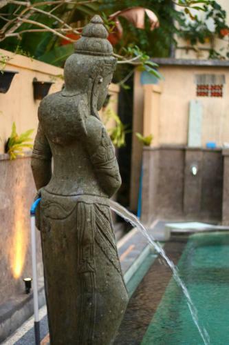 Hostal Adi Santia Bungalows