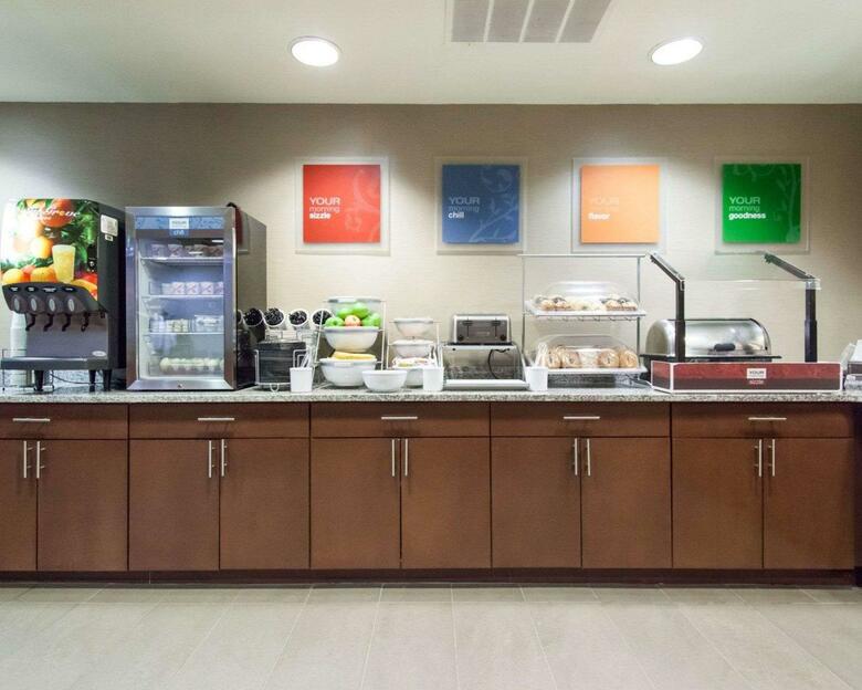Hotel Comfort Suites Central/i-44