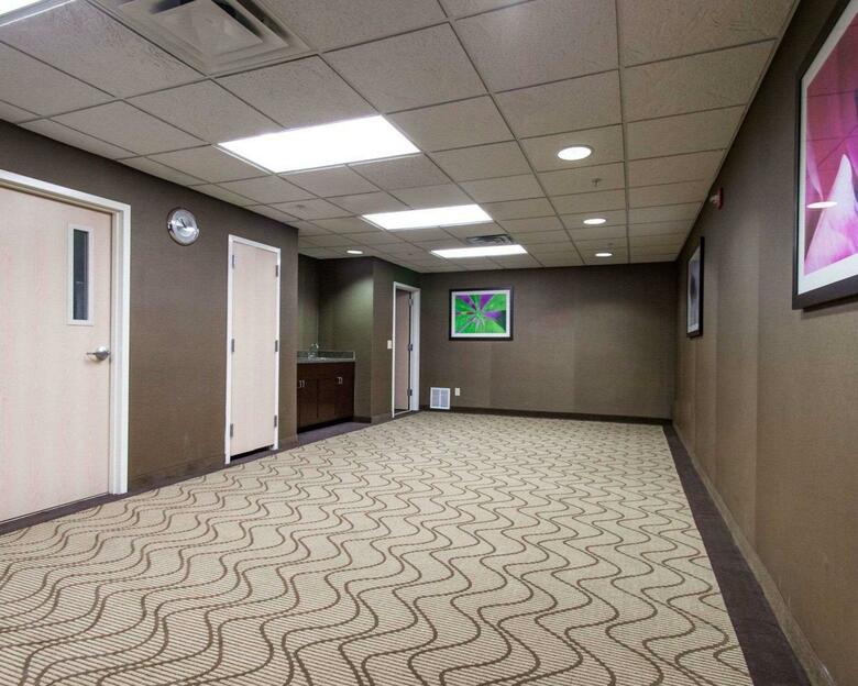 Hotel Comfort Suites Central/i-44