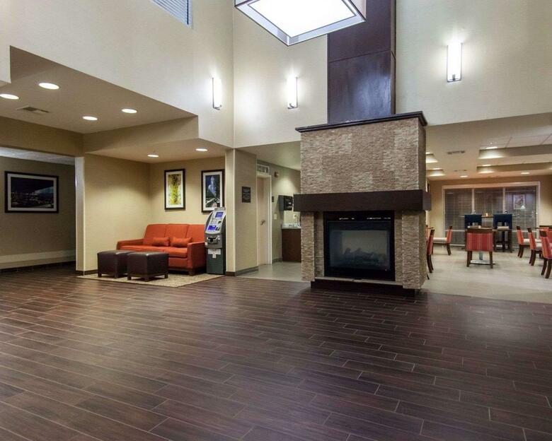 Hotel Comfort Suites Central/i-44