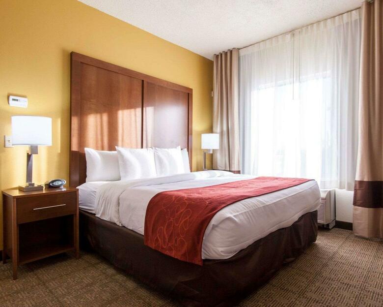 Hotel Comfort Suites Central/i-44