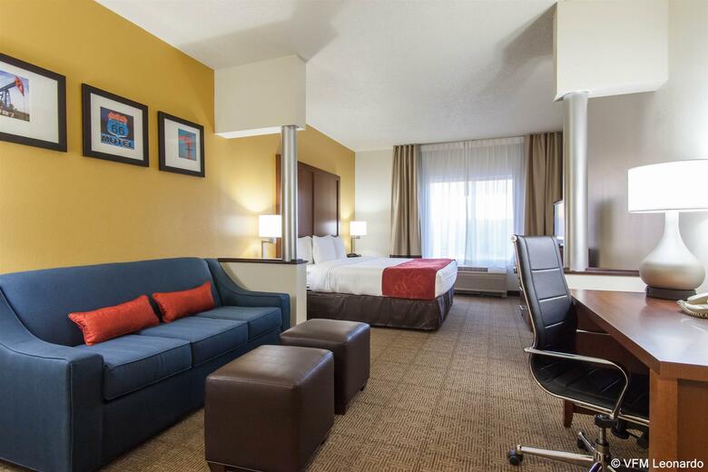 Hotel Comfort Suites Central/i-44