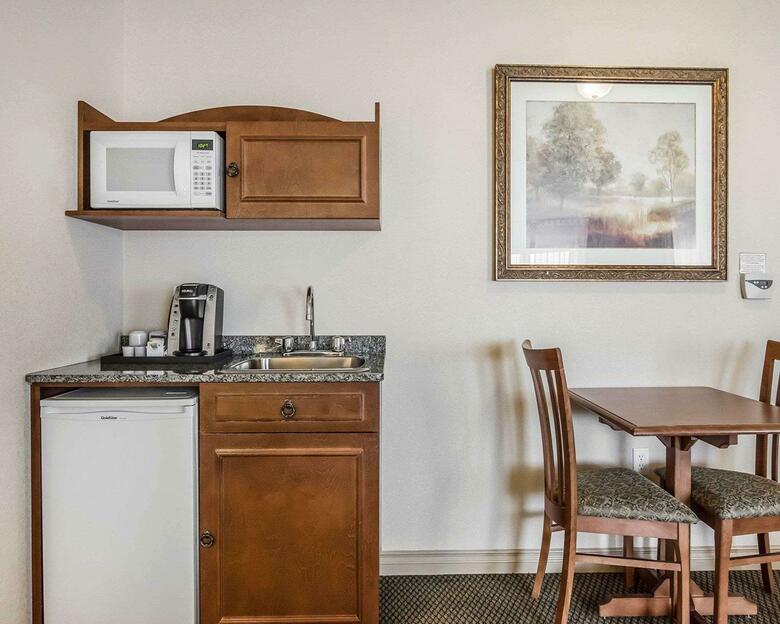 Hotel Quality Suites Drummondville