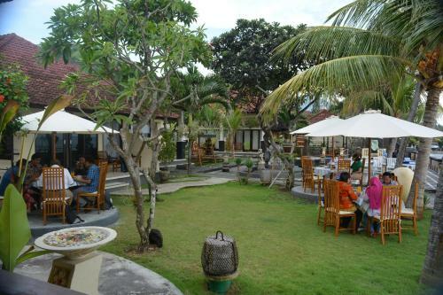 Hostal Segara Wangi Beach Cottages