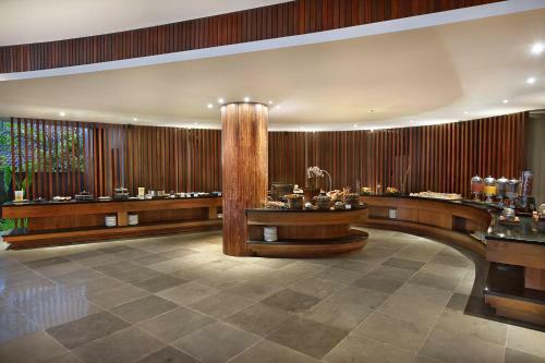 Hotel Candi Beach Resort & Spa