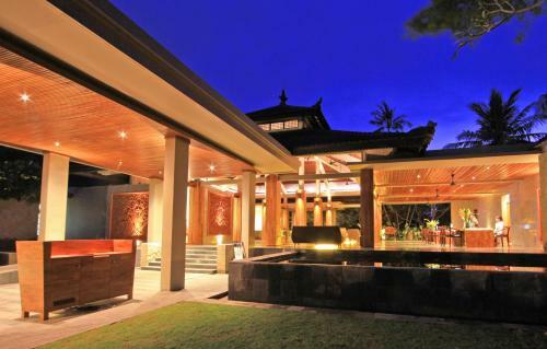 Hotel Candi Beach Resort & Spa