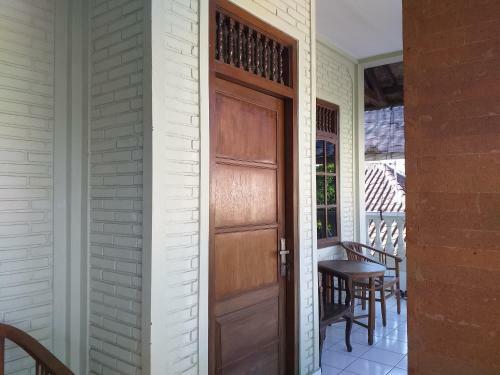 Hostal Arya Guest House