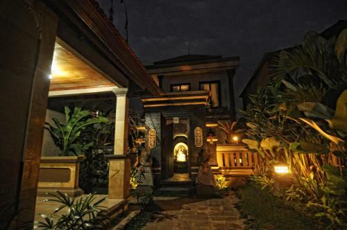 Leo Villa