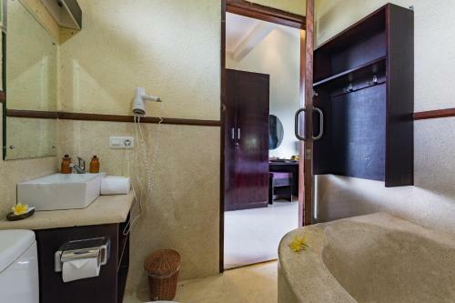 Hotel Anini Raka Resort & Spa