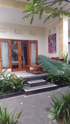 Hostal Suryadina Guest House