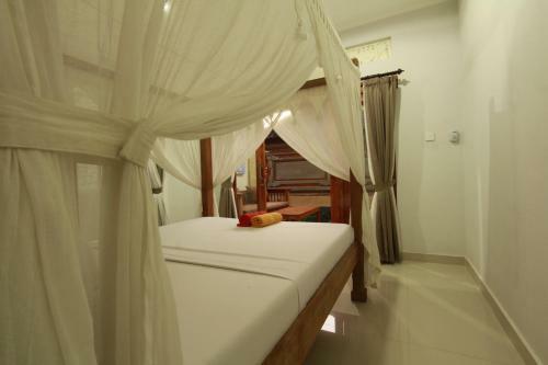 Hostal Suryadina Guest House