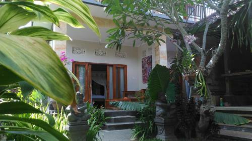 Hostal Suryadina Guest House