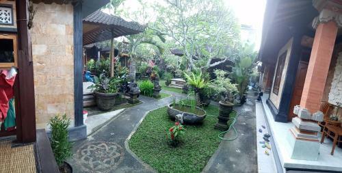 Hostal Suryadina Guest House