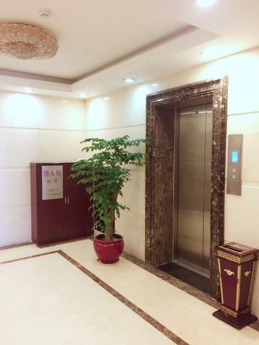 Guangzhou Lucky Hotel