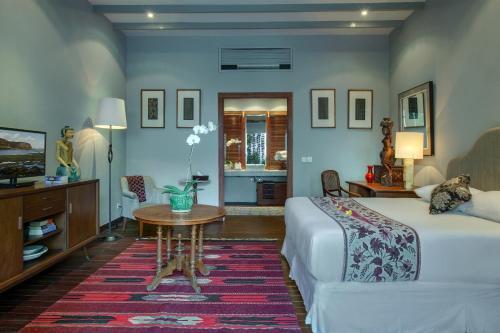 Hostal Room & Vespa 3