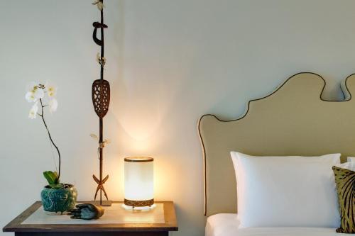 Hostal Room & Vespa 3