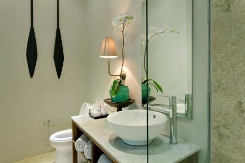 Hostal Room & Vespa 3