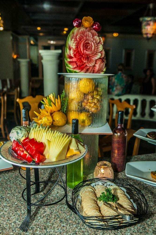 Hotel Hedonism II